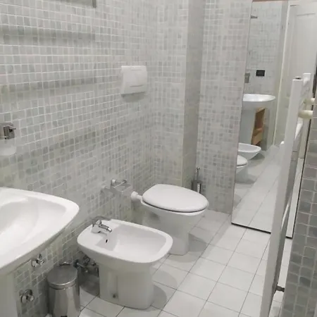 13- Tourist House Pratello - Self Check-in * Болонья